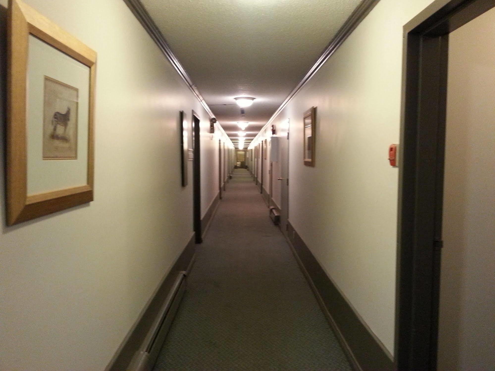 Ramada By Wyndham Dawson Creek Hotel Exterior foto